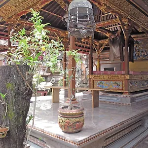 Angga Privatunterkunft